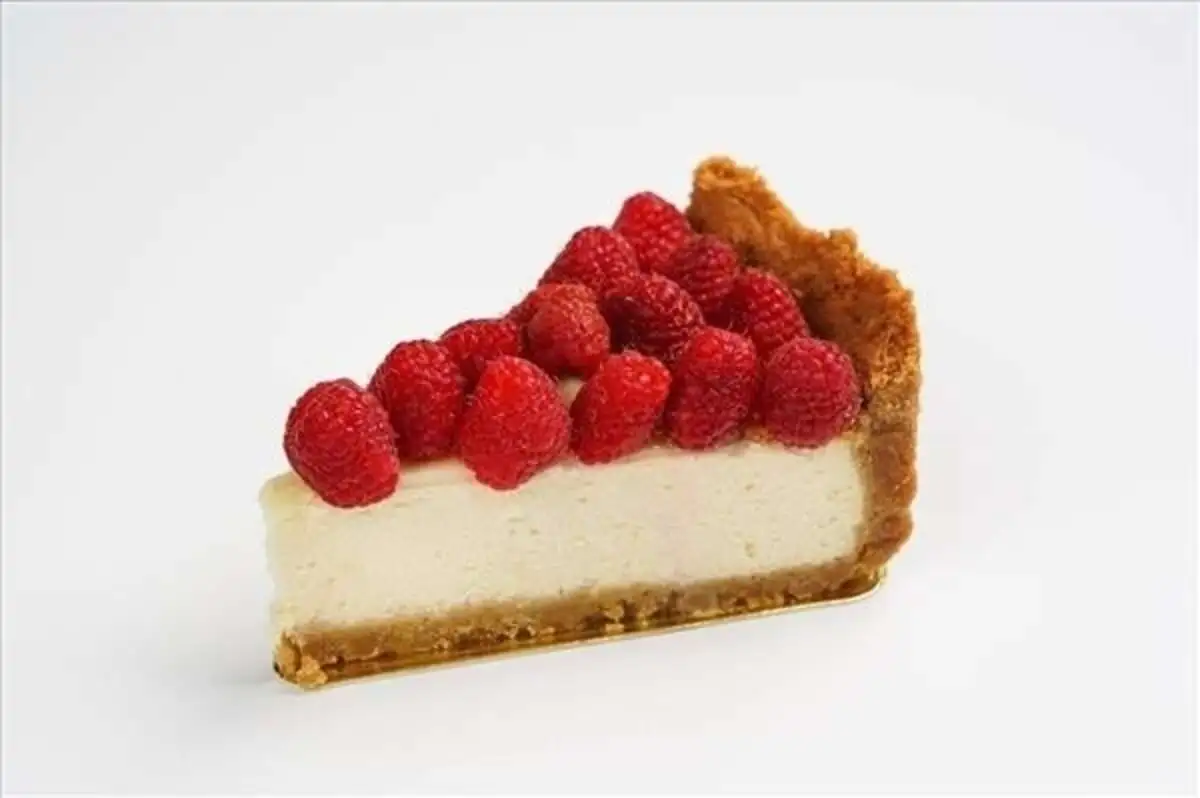 Сливочный чизкейк с сезонными ягодами