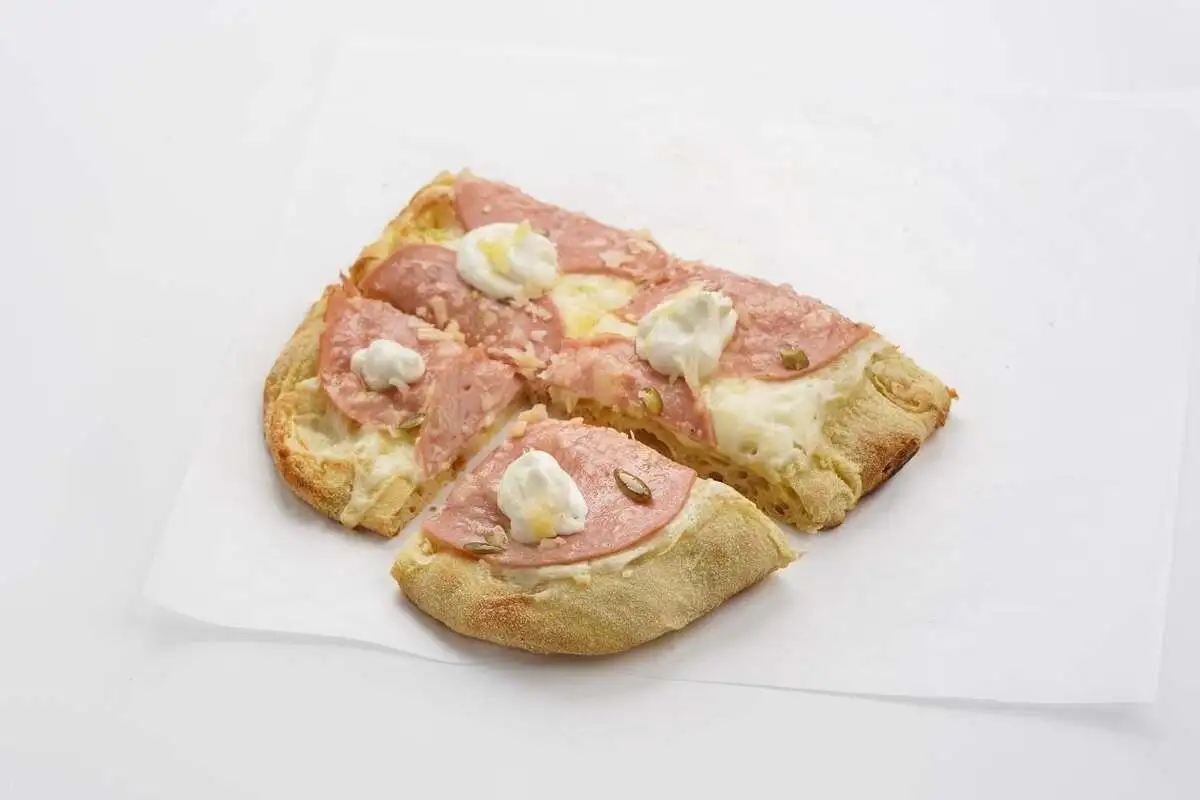 PIZZA с мортаделлой сливочная