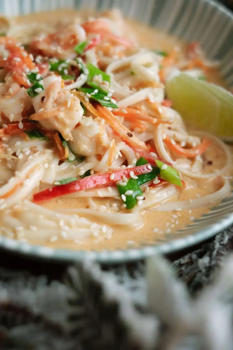 Удон с креветками том ям