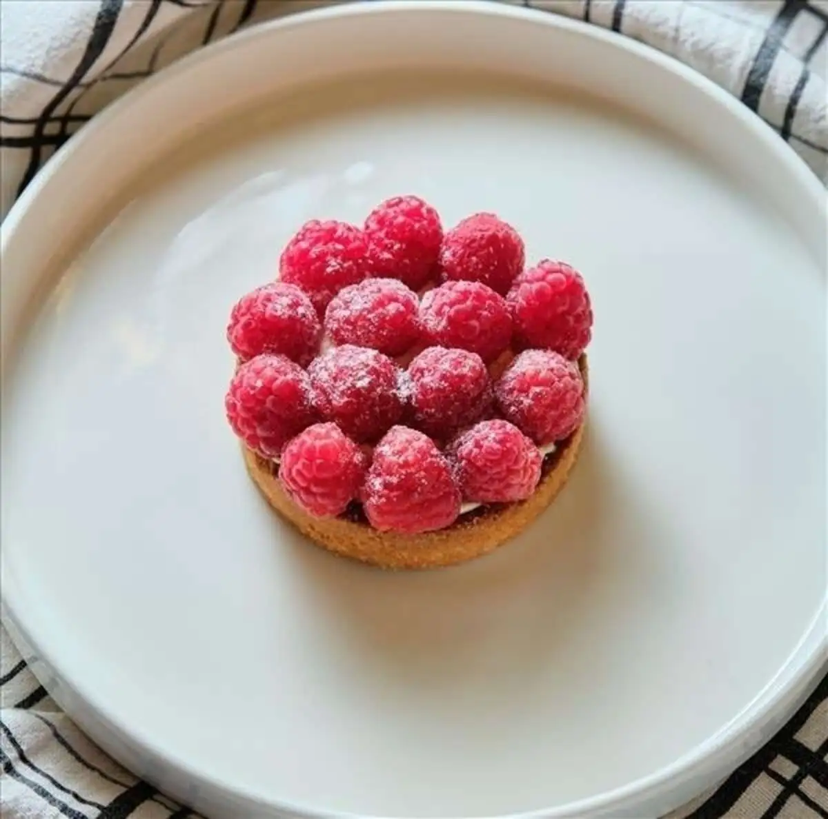 Тарталетка с малиной