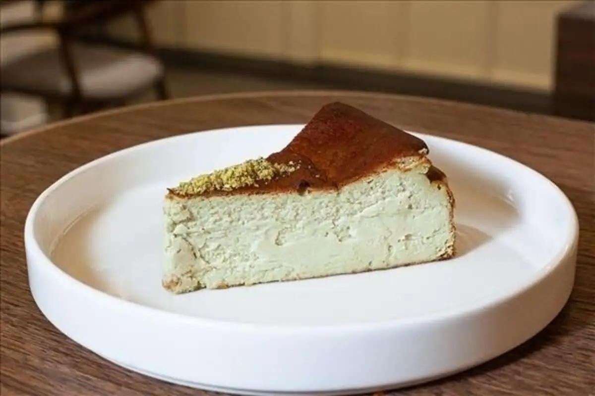 Сан-Себастьян с фисташкой