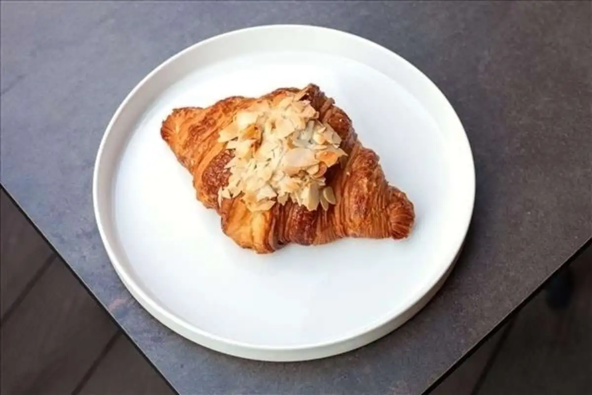 Круассан миндальный