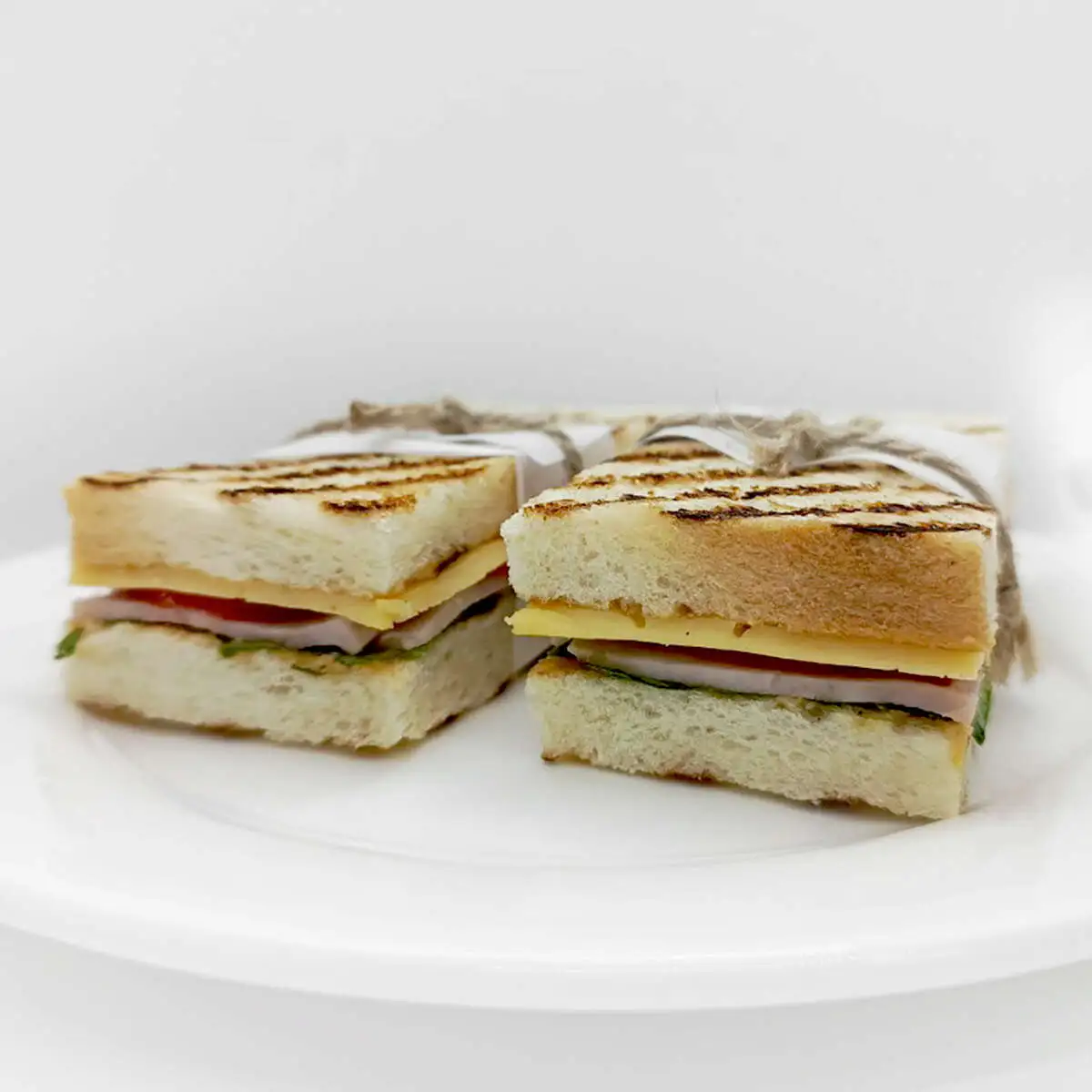 Сэндвич с ветчиной и сыром