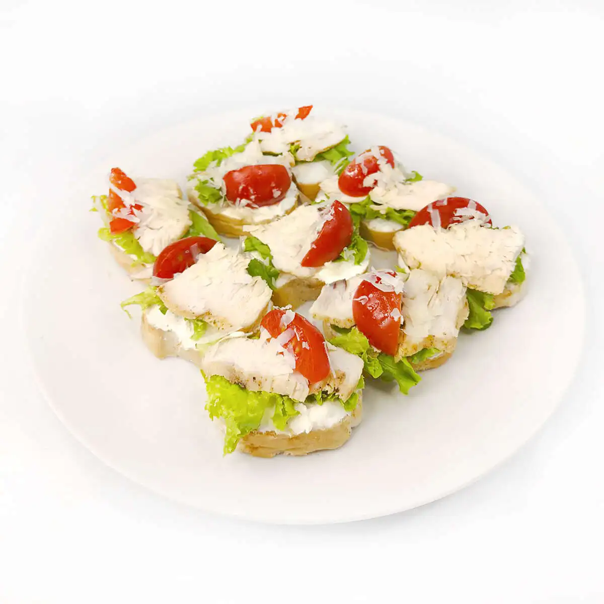 Кростини с куриной грудкой, соусом "Цезарь" и сыром "Пармезан"