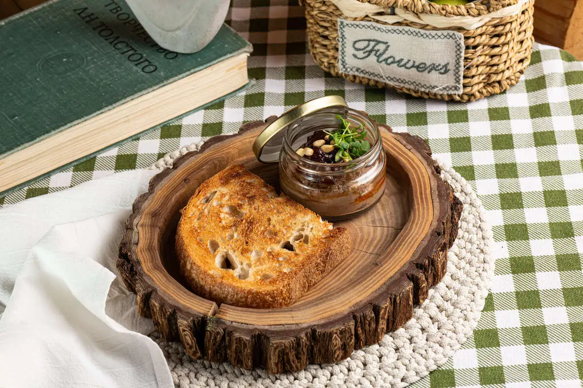 Паштет с сезонным вареньем