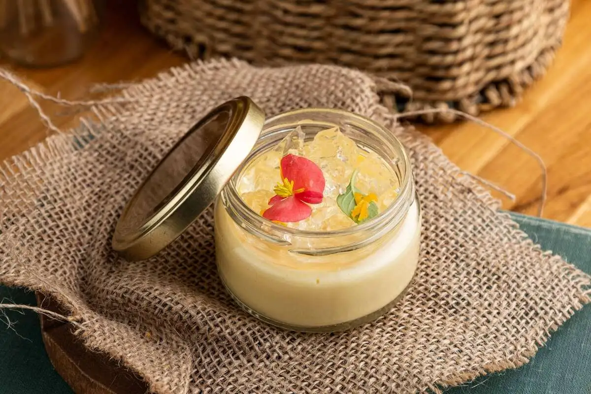 Легкий мусс с лимонным желе 