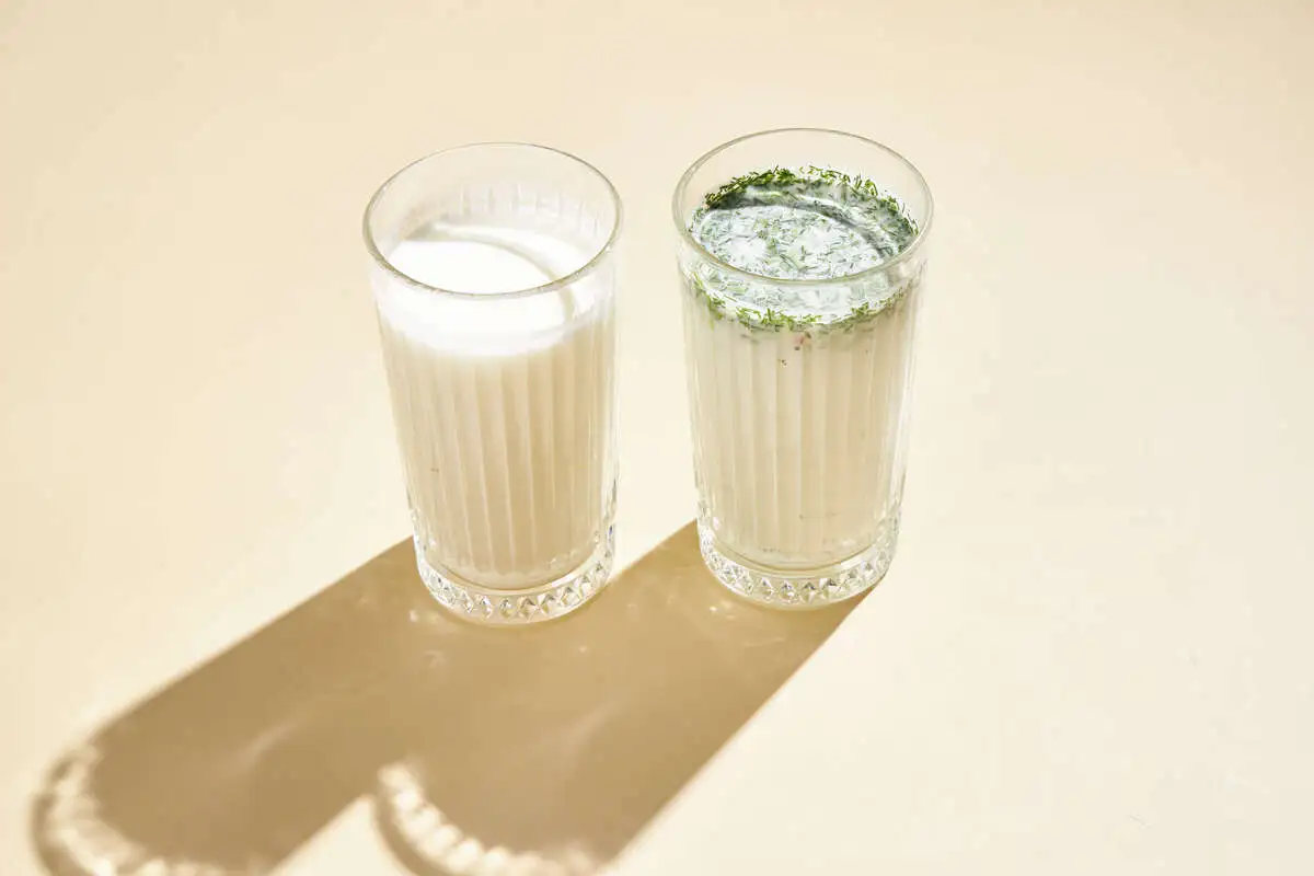  Катык питьевой с зеленью 