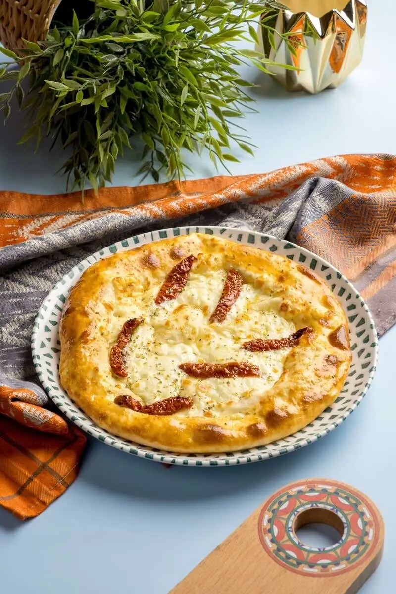 Хачапури по-мегрельски с вяленными томатаим