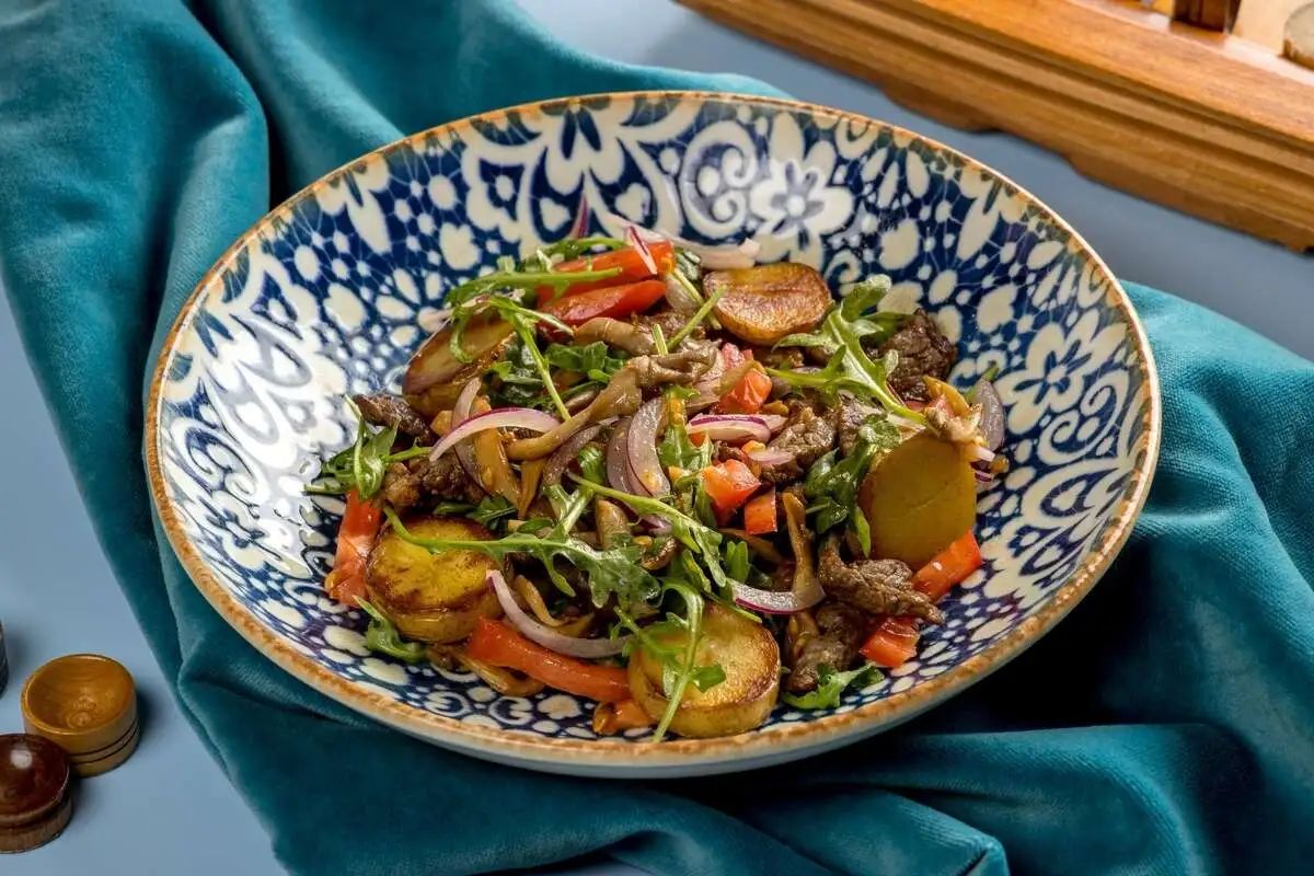 Салат с ростбифом