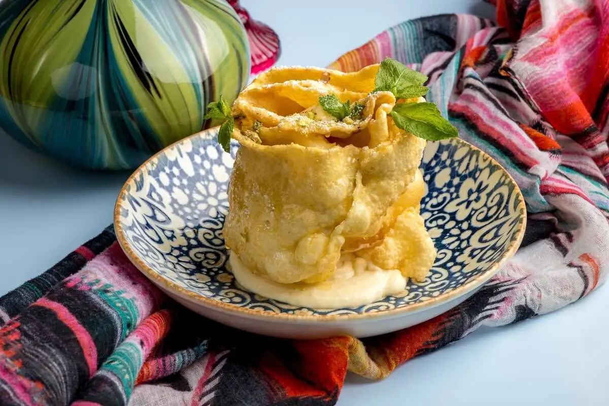 Хворост с кремом Патисье и медом