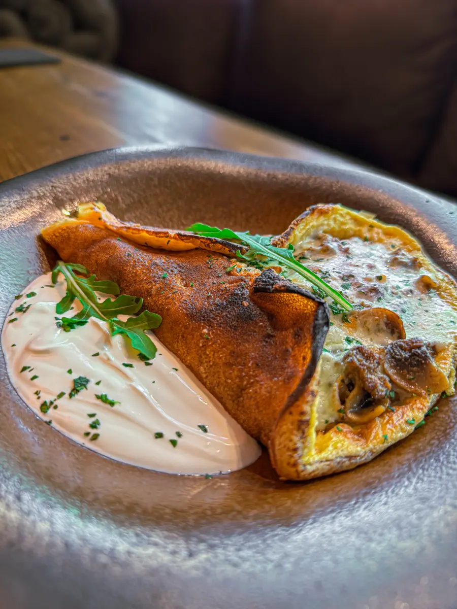 Блинчик в омлете с мясом