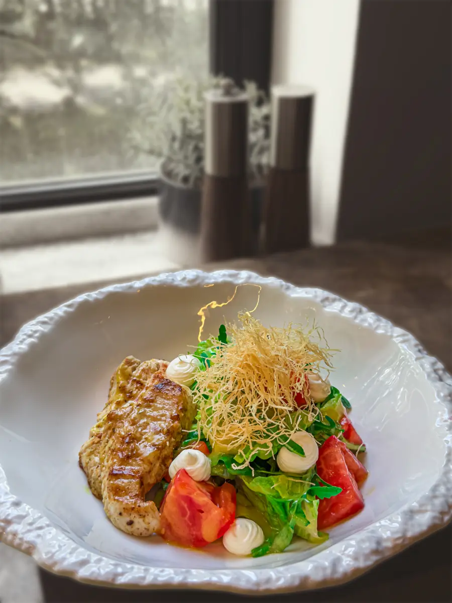 Салат с индейкой в манговом соусе