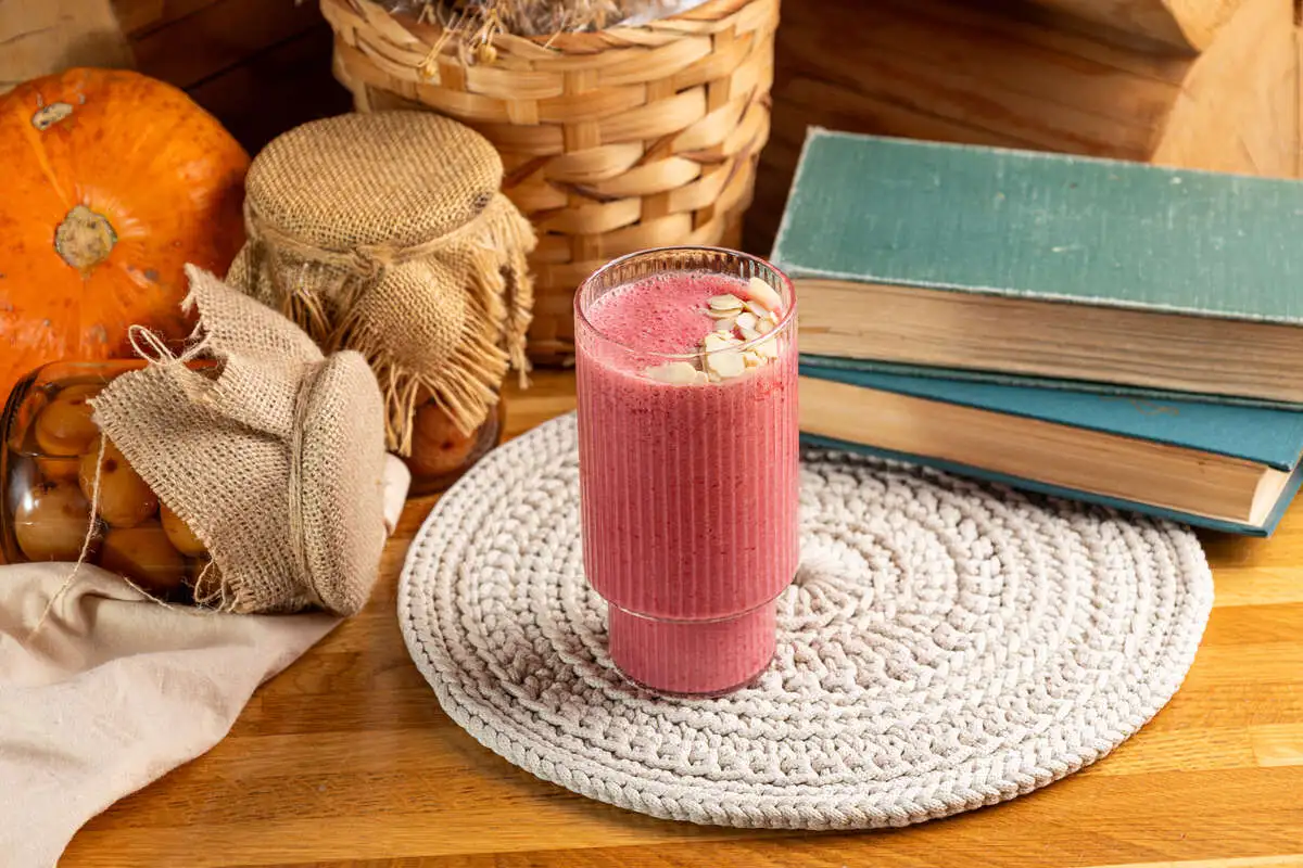 Смузи клубника / вишня / миндаль