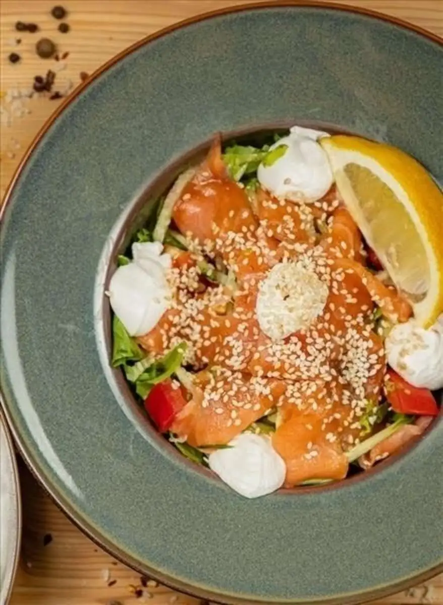 Салат "С форелью"