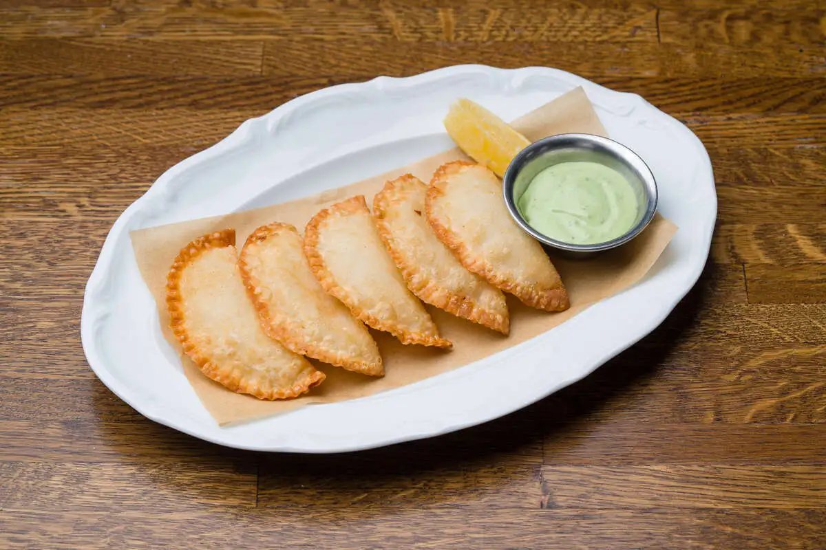 Маленькие чебуреки с муксуном и стерлядью