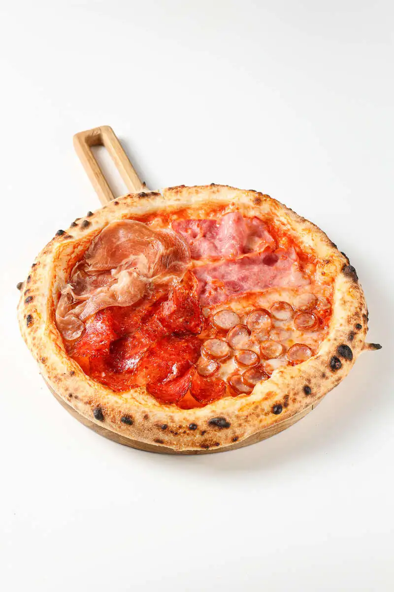 Пицца 4 салями