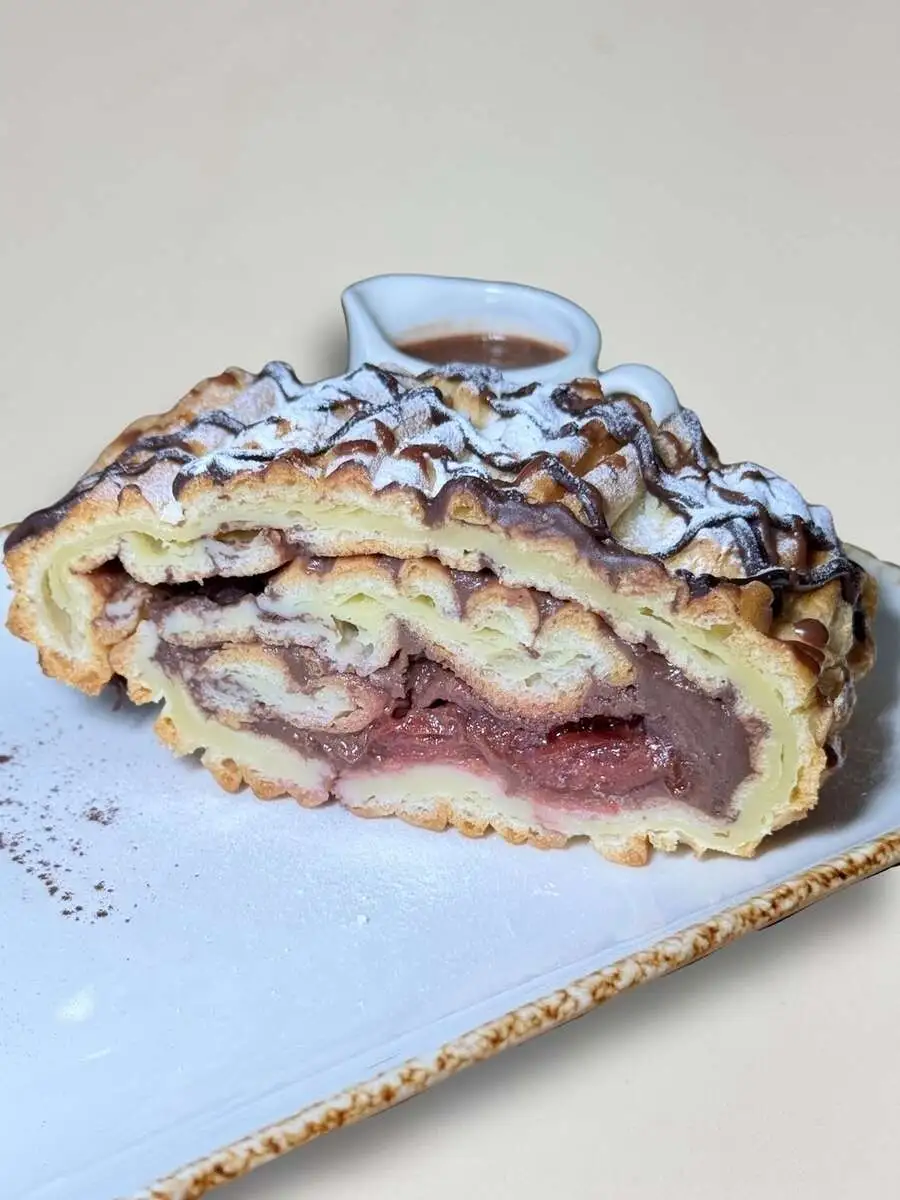 Рулет эклерный Пряная вишня, 150/50г