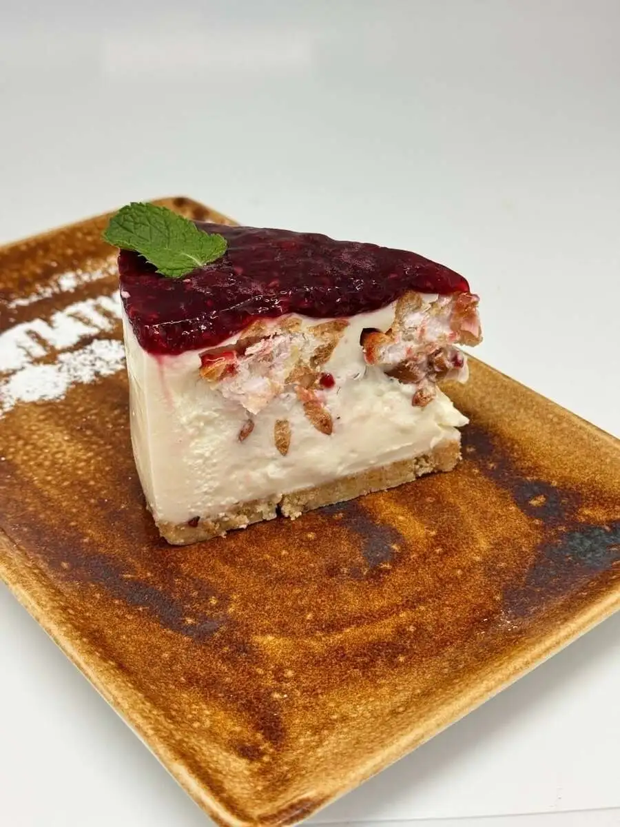 Профитрольный торт Малиновый восторг, 150/50г