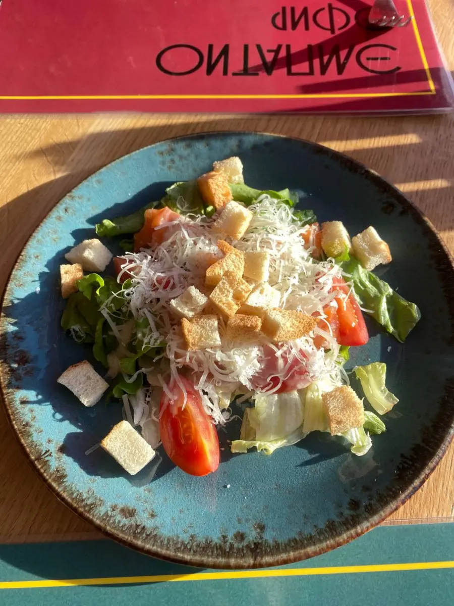 Салат Цезарь с форелью, 110 г