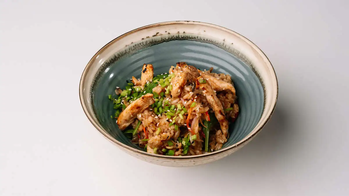 Вок рис с курицей