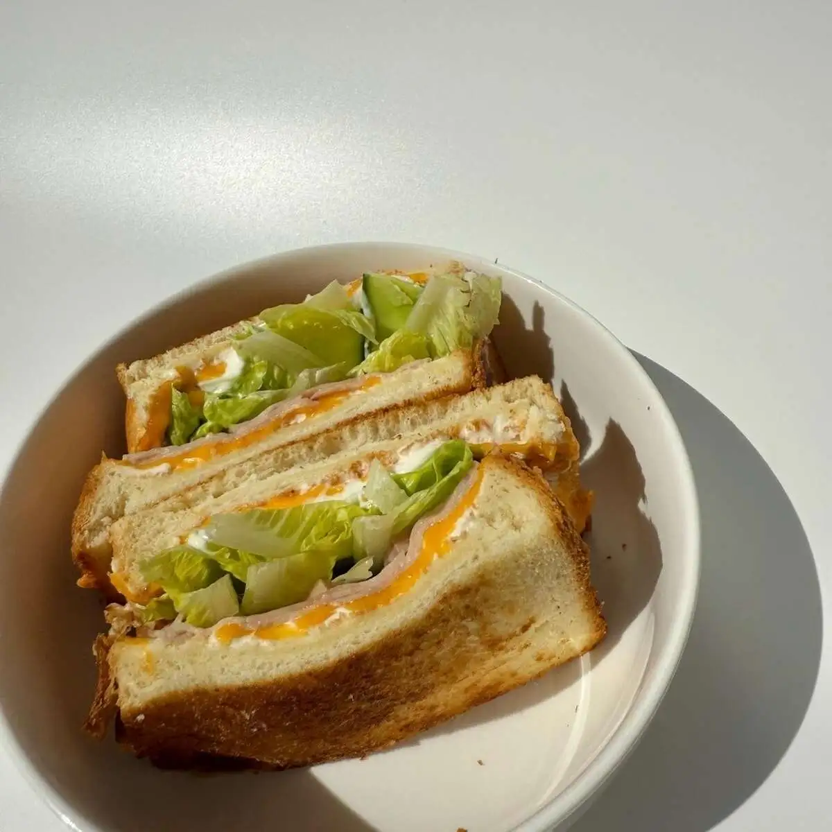 Сэндвич с ветчиной и сыром