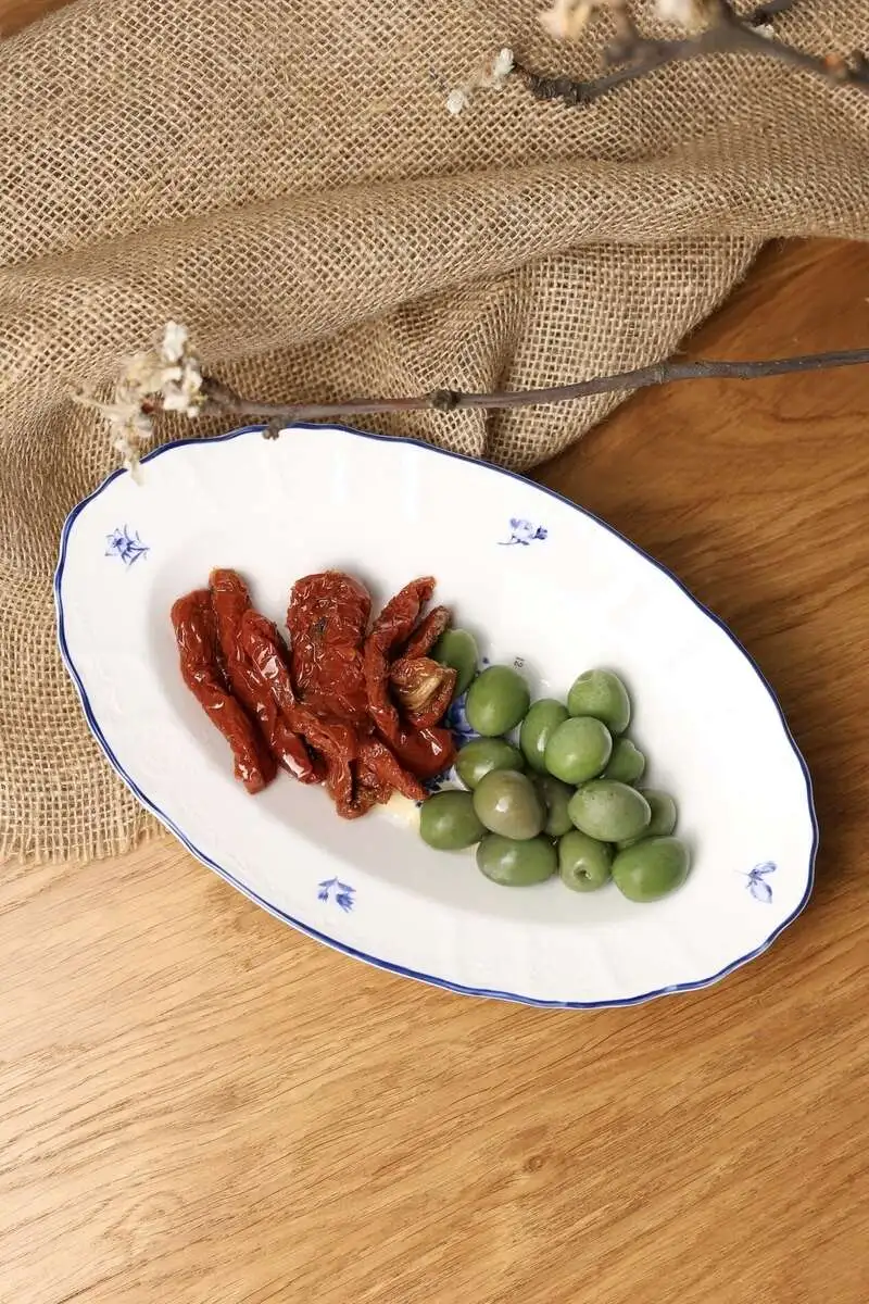 Вяленые томаты и оливки