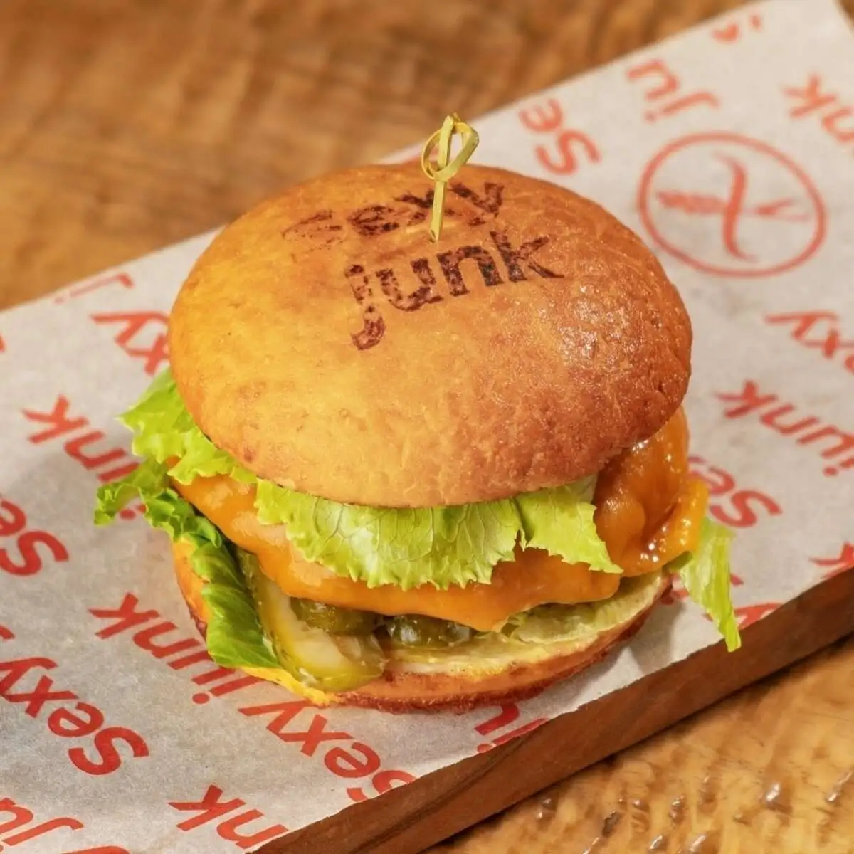 Бургер с овощным хэшбрауном и сыром на выбор