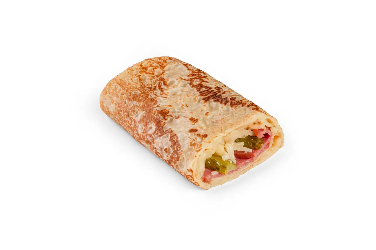 Блин с салями, корнишонами и сыром