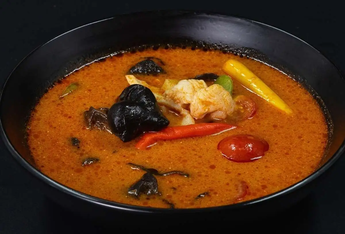 ТОМ ЯМ С КРЕВЕТКОЙ И КАЛЬМАРОМ