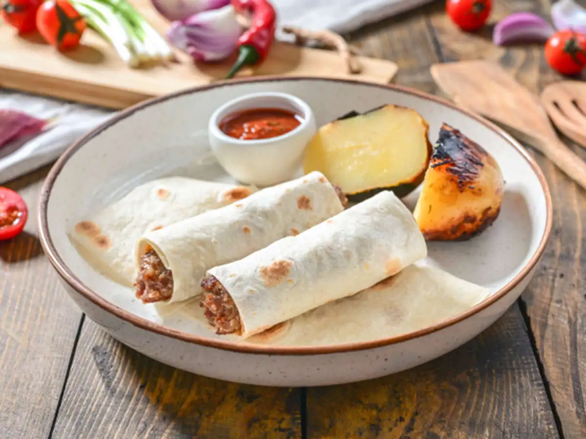 Люля-кебаб из баранины с картофелем на мангале