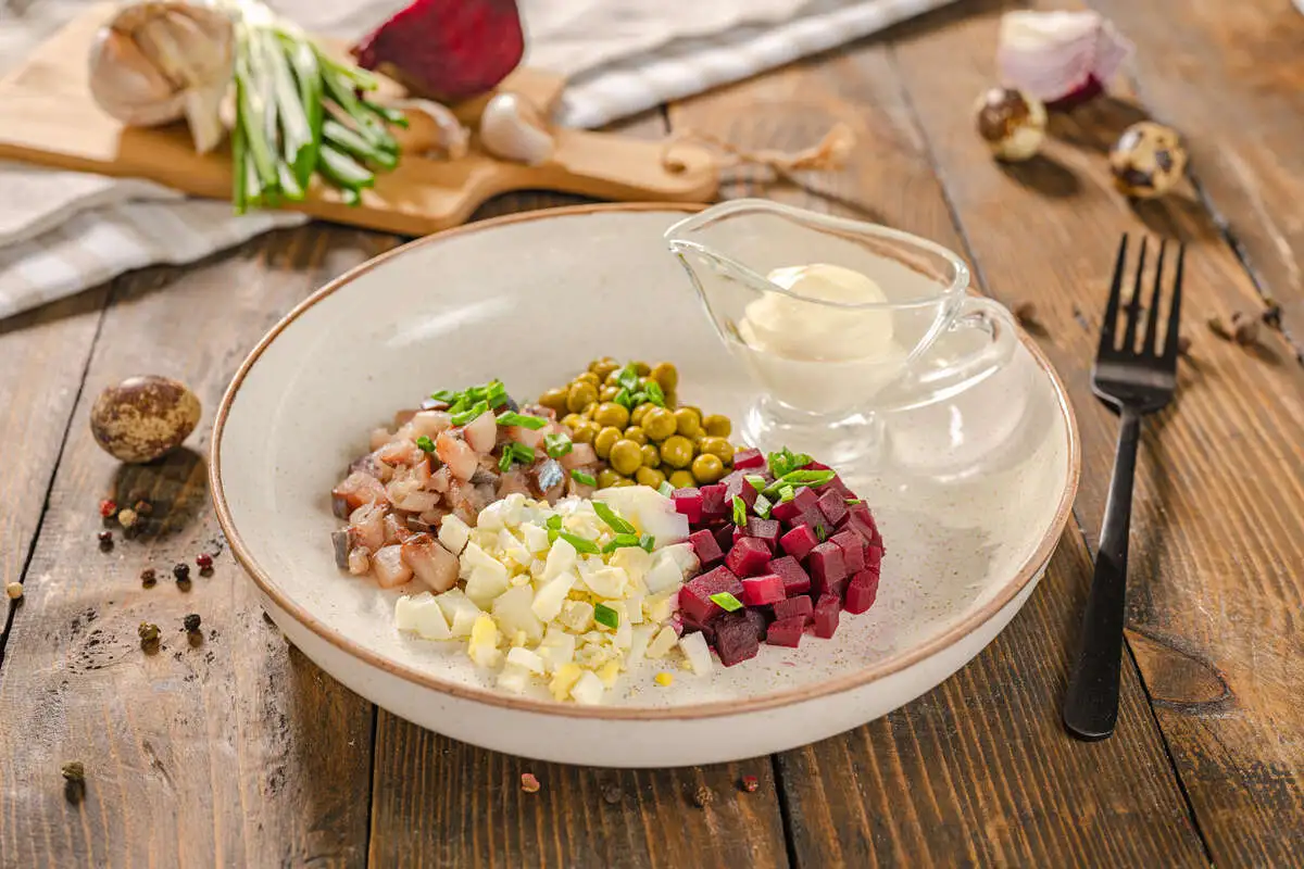 Салат с сельдью и свёклой