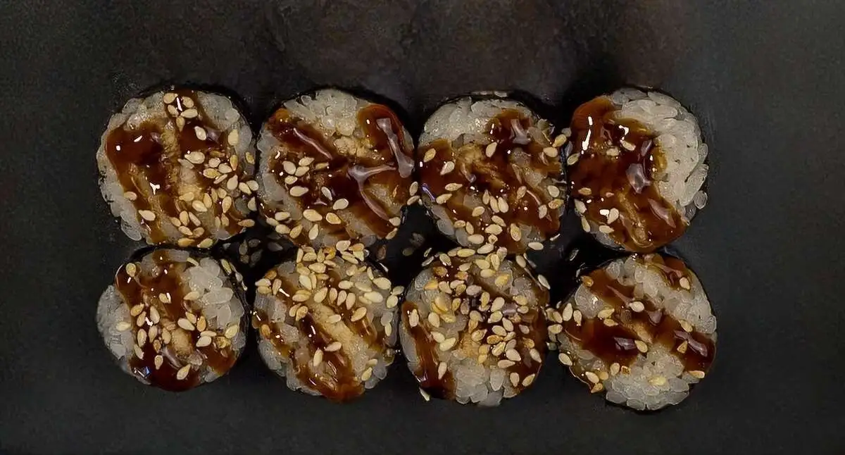 Маки с угрём