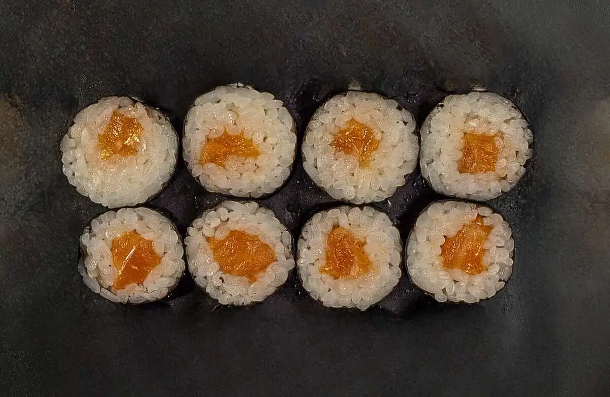 Маки с лососем