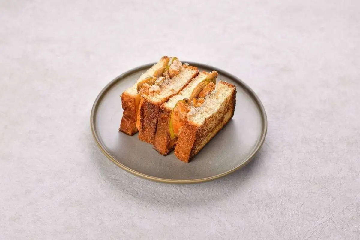 Сэндвич с куриной грудкой и шампиньонами