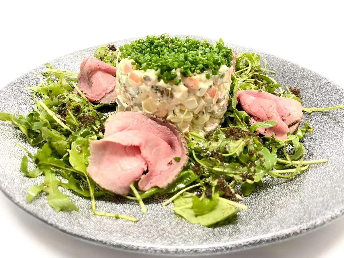 Оливье с ростбифом