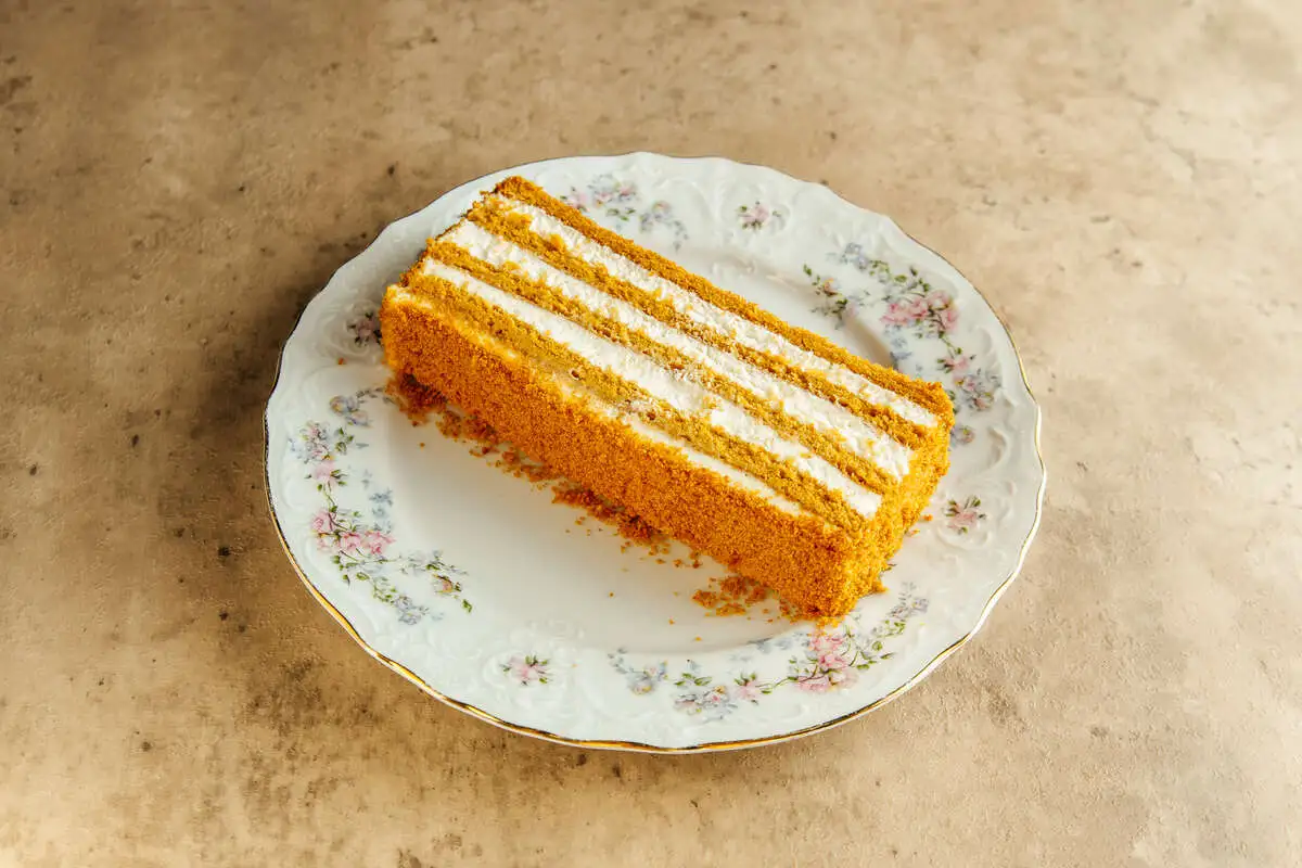 Сметанный медовик