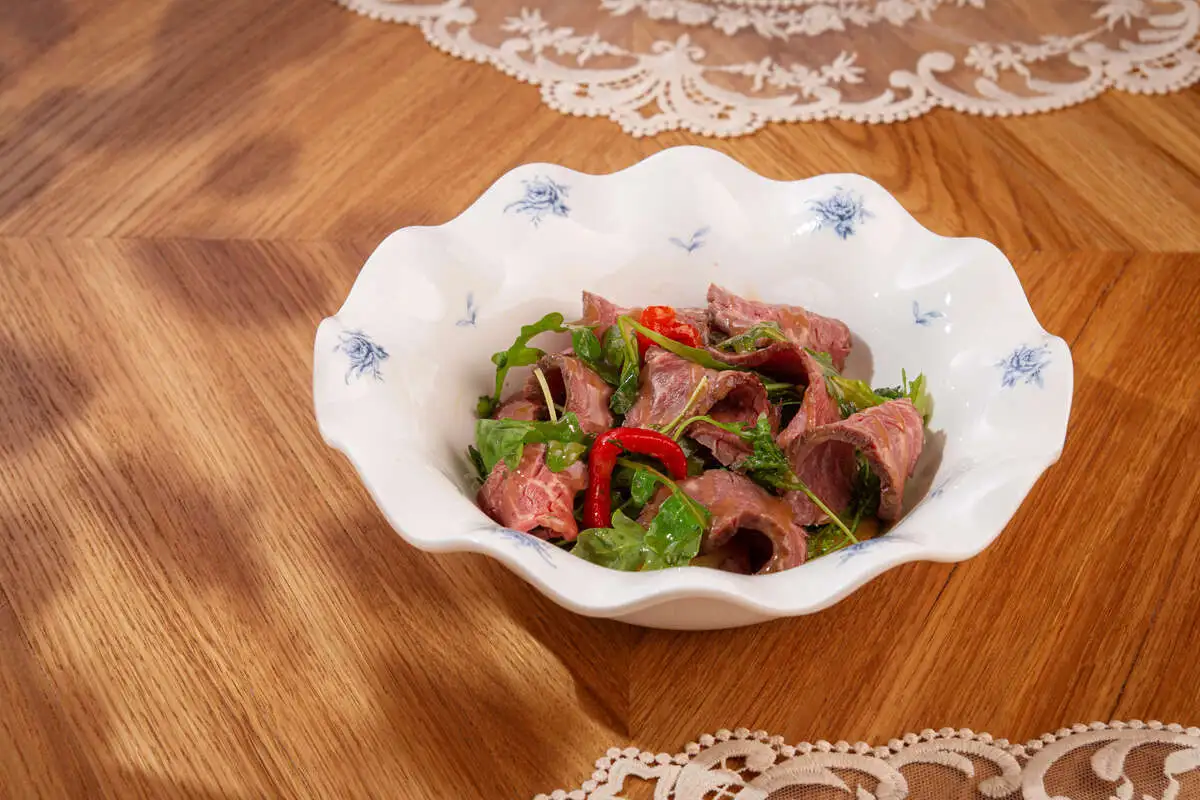 Салат с ростбифом и печеным перцем
