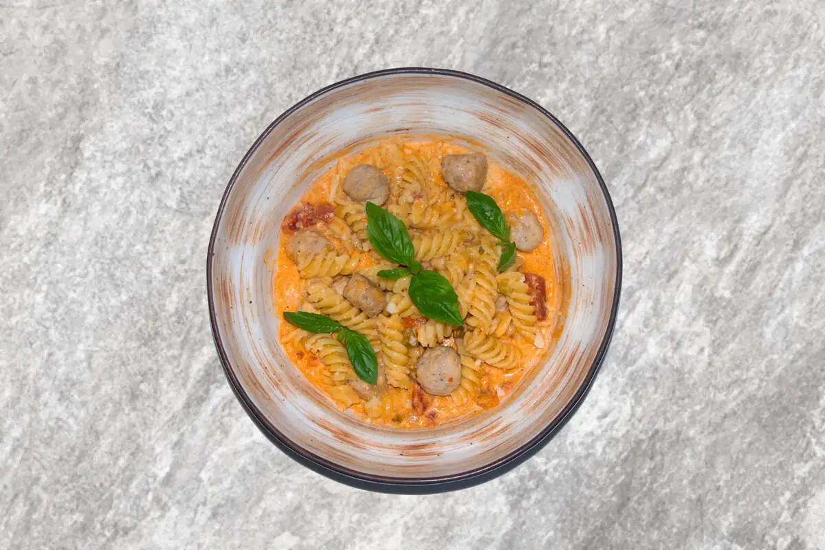 Фузилли с фрикадельками