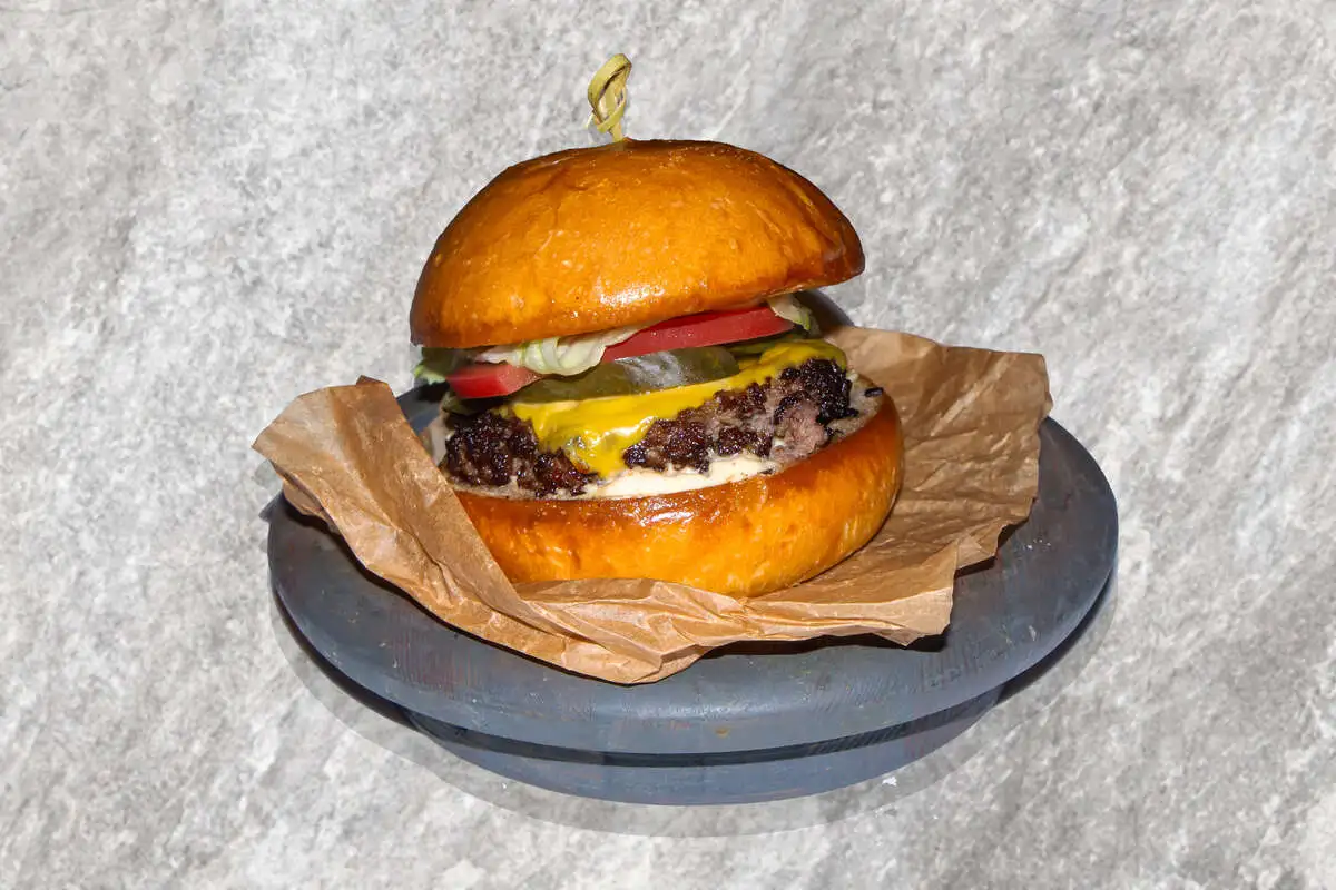 Беби бургер с мраморной говядиной