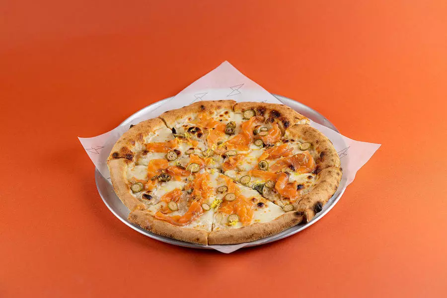 Пицца Лосось с каперсами 30 см