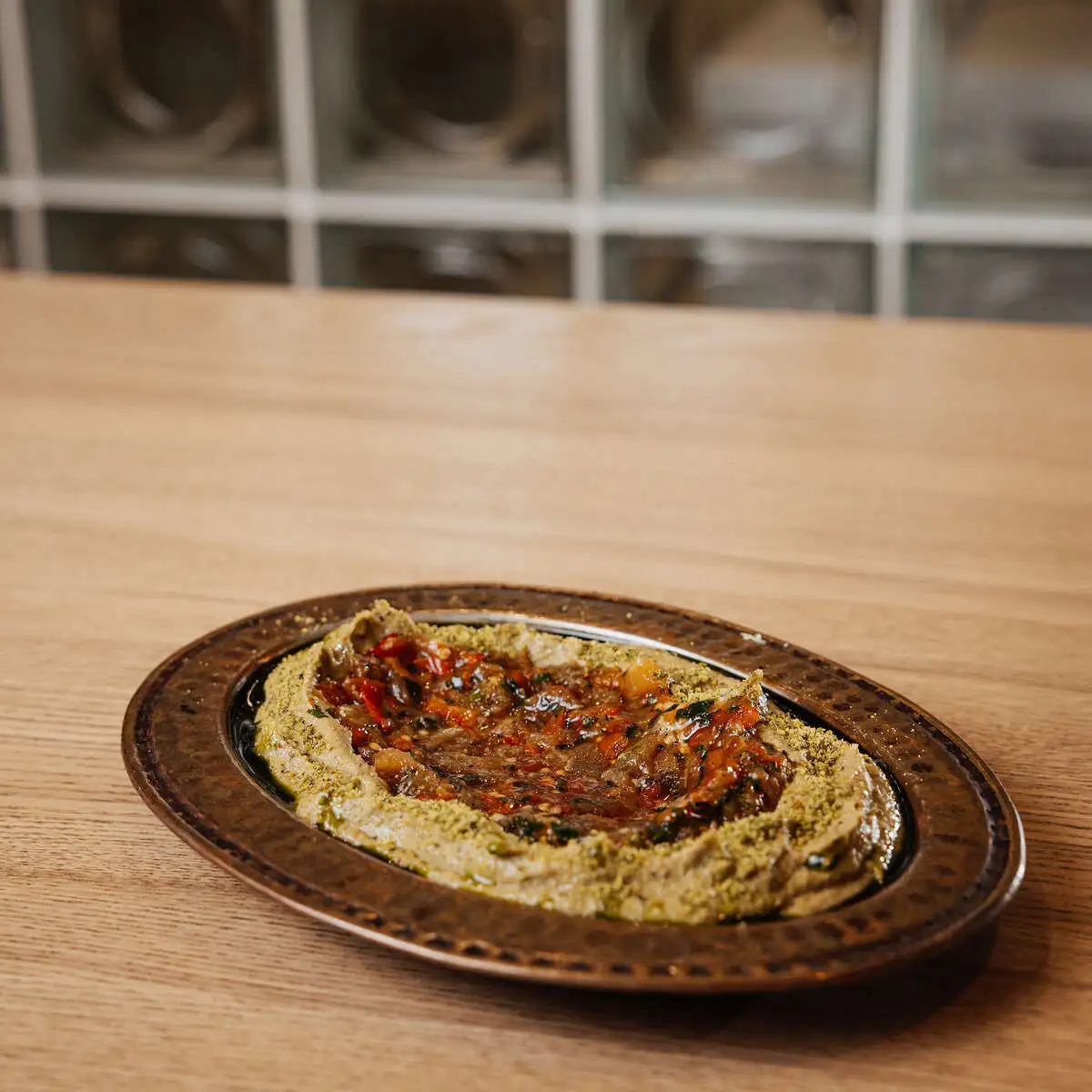 Фисташковый хумус с тартаром из мангальных овощей