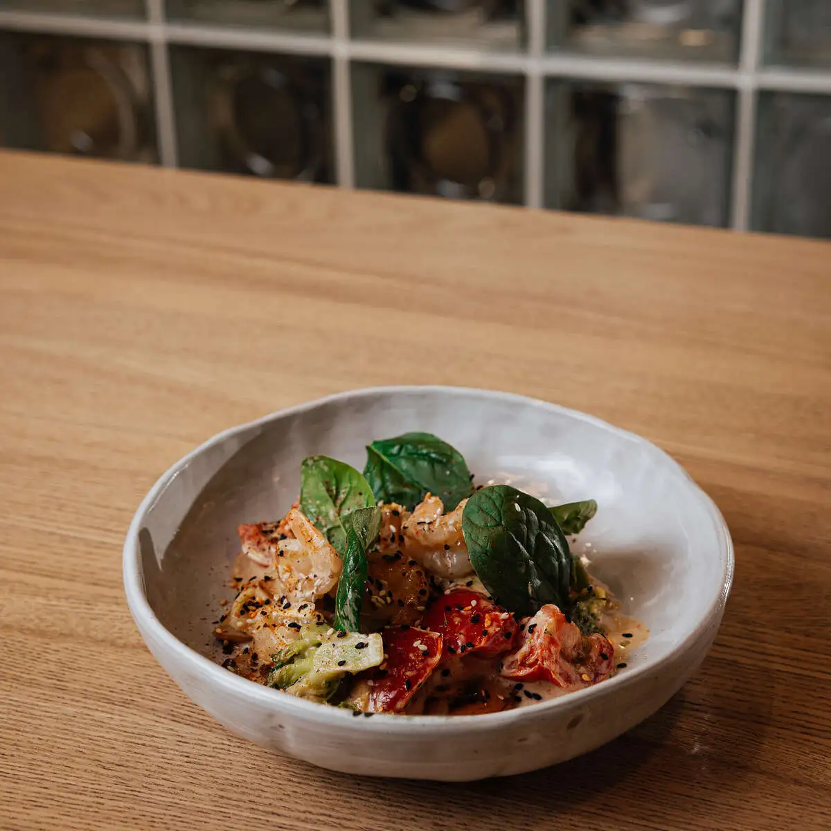 Теплый салат с креветкой и шампиньонами