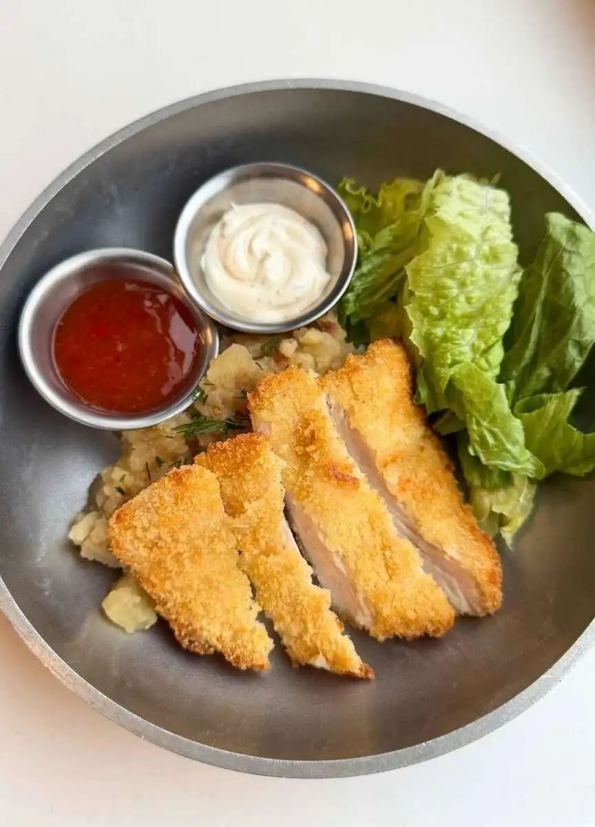 БО Шницель куриный c мятым картофелем 300 гр