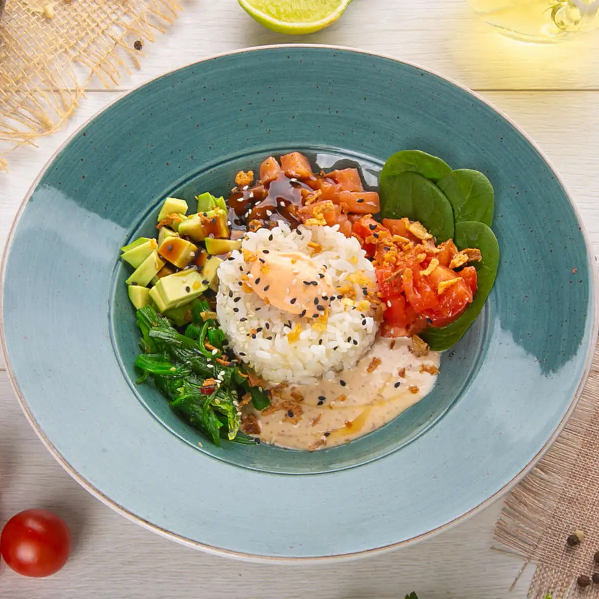 Поке-боул с лососем