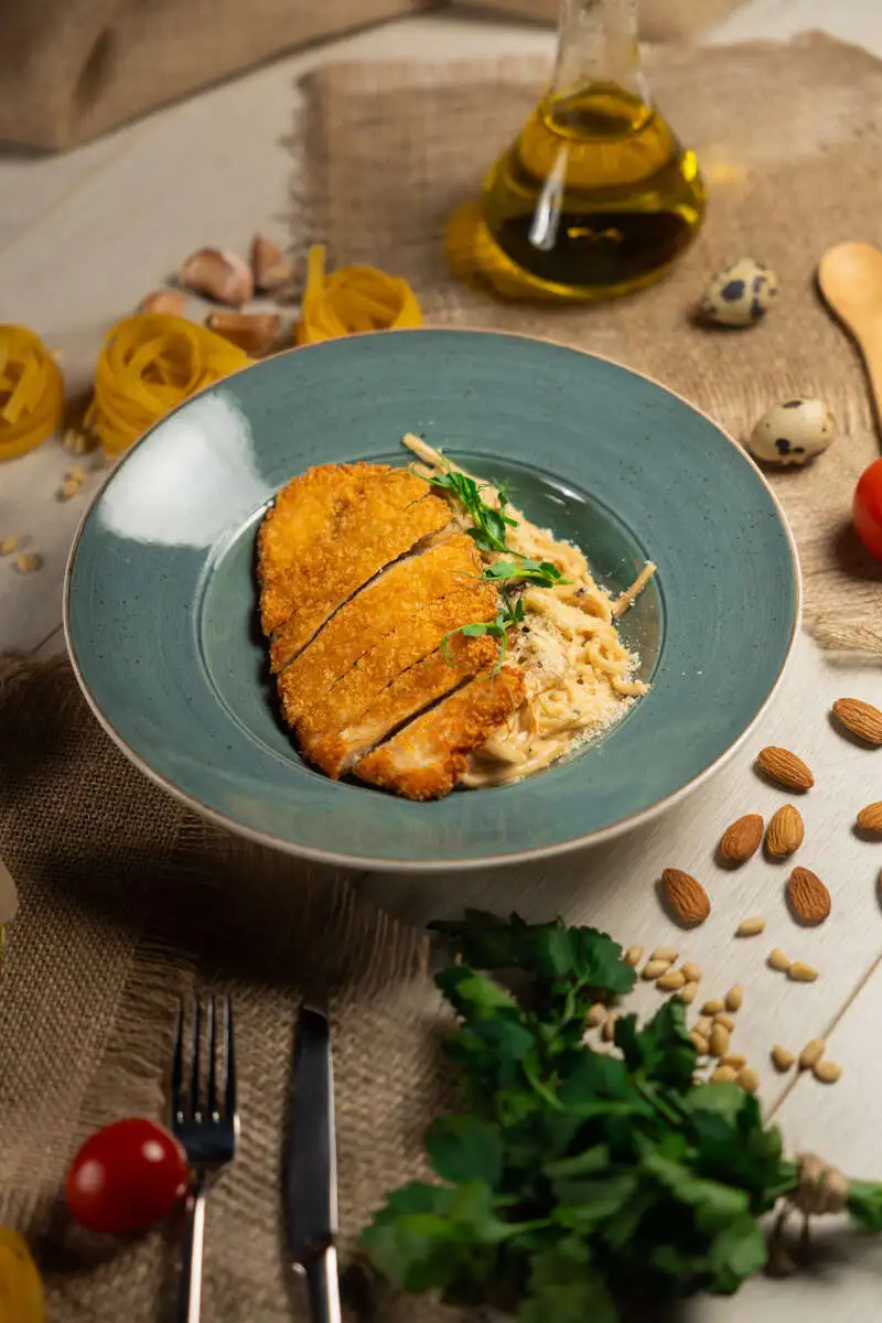 Удон с хрустящей курочкой и вешенками