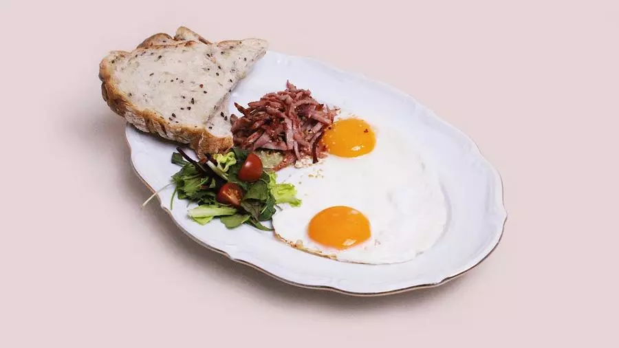 Глазунья с ветчиной