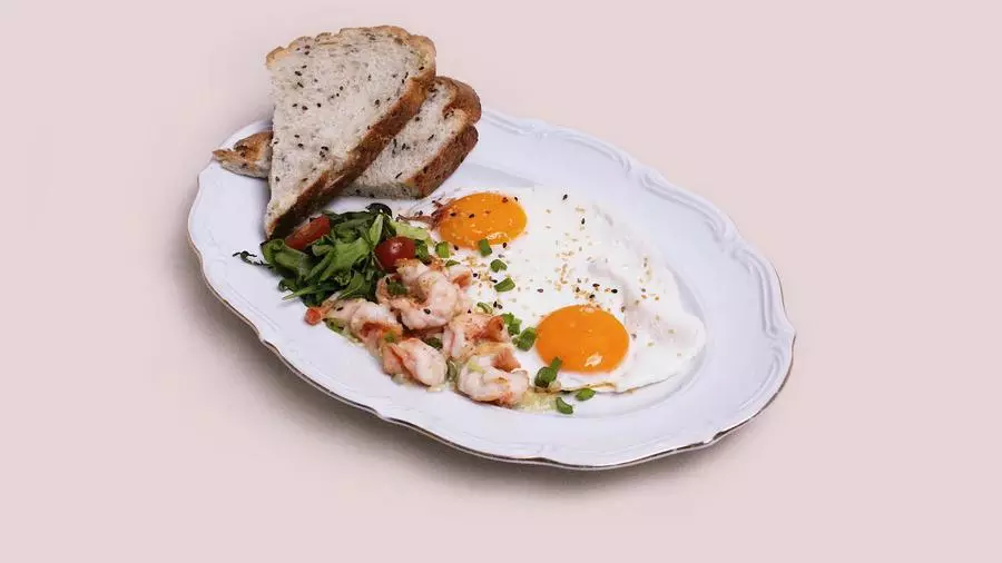 Глазунья с креветками