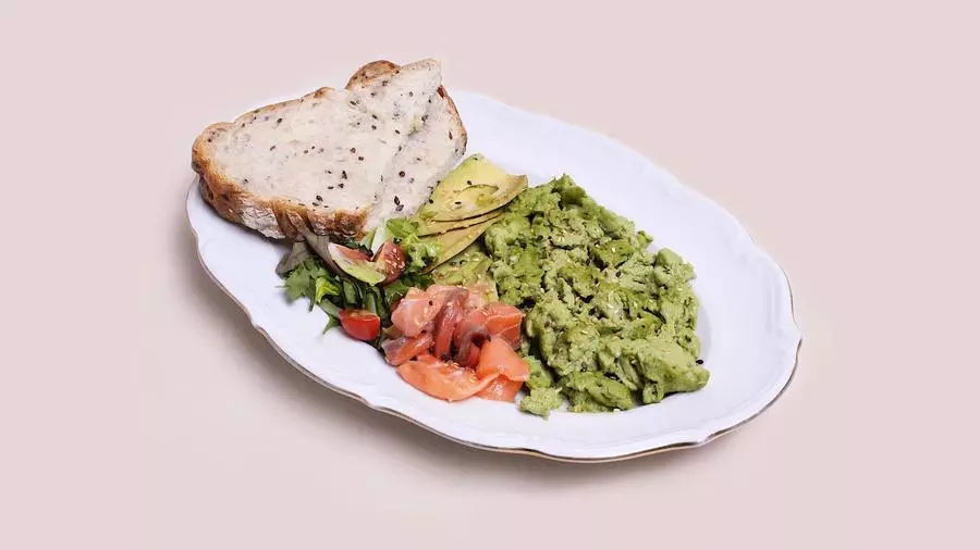 Зеленый скрамбл со шпинатом