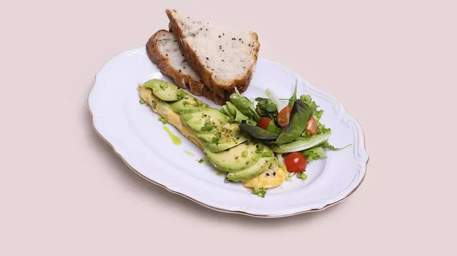 Омлет с авокадо