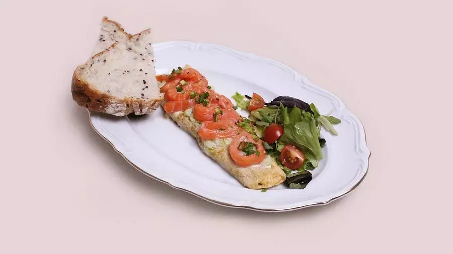 Омлет с лососем